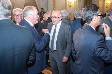 Morales recoge la Medalla de Oro de la Cámara por el servicio del Cabildo a la economía de la Isla (Foto TA)